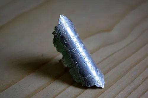Lo esencial, anillo cita de El Principito de Saint-Exupéry en plata