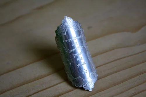 Lo esencial, anillo cita de El Principito de Saint-Exupéry en plata