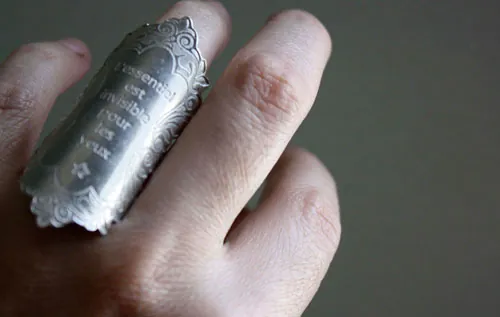 Lo esencial, anillo cita de El Principito de Saint-Exupéry en plata