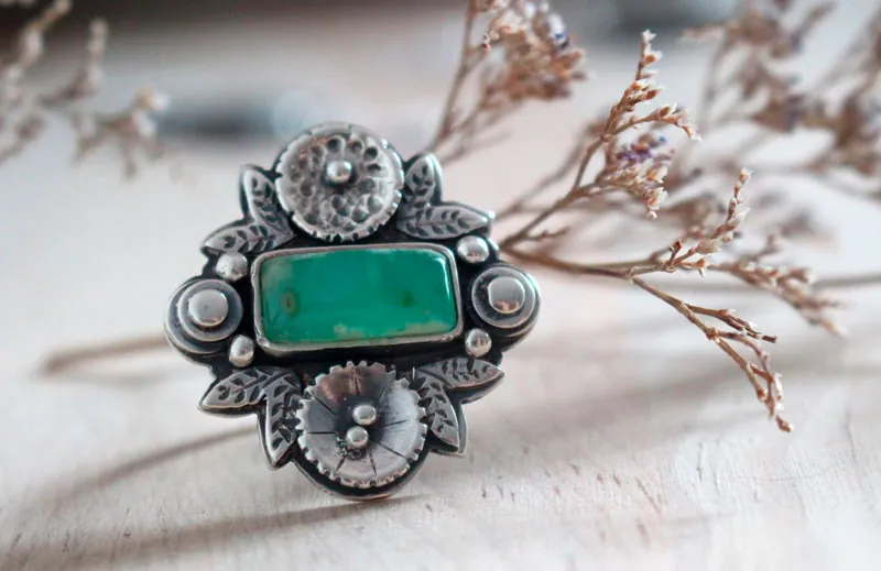 Loto de oriente, anillo flor de renacimiento en plata y crisoprasa