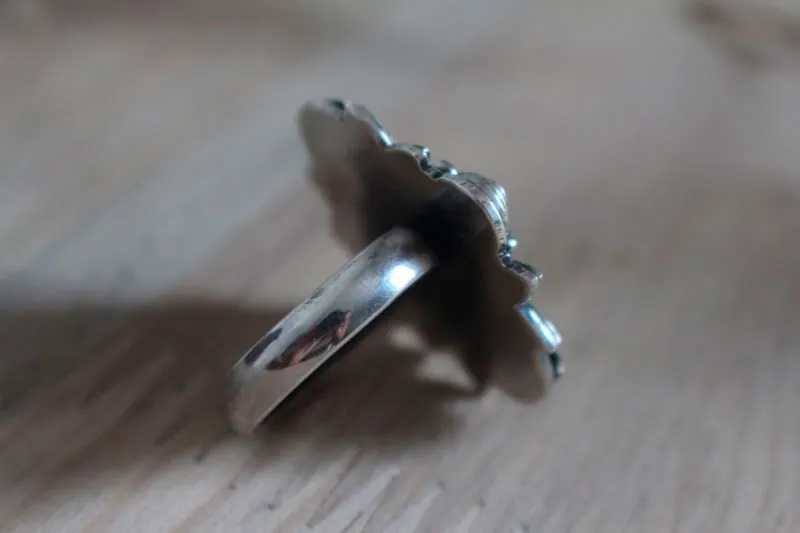 Loto de oriente, anillo flor de renacimiento en plata y crisoprasa