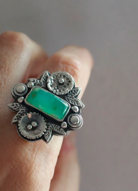 Loto de oriente, anillo flor de renacimiento en plata y crisoprasa