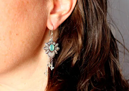 Luna de agua, aretes luna flor en plata, crisoprasa y labradorita