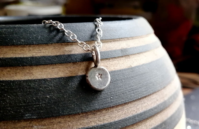 Luz de esperanza, collar pequeña estrella en plata