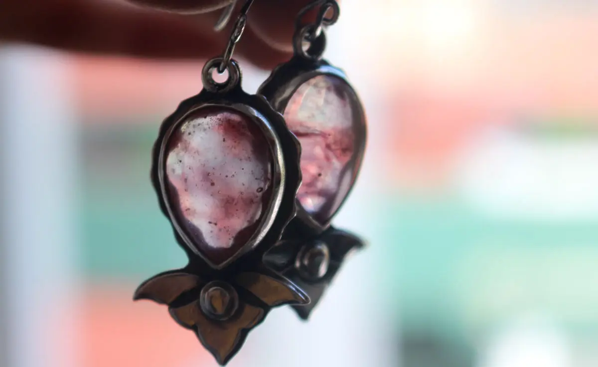 Lys de Oriente, aretes flor en plata y cuarzo fresa