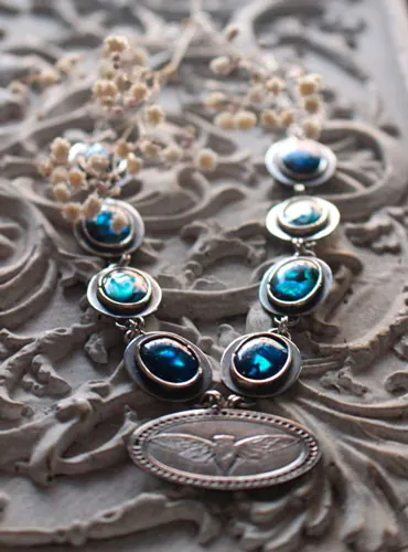 Lysandra, collar mariposa maorí en plata y paua