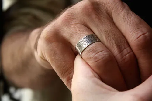 Madera, anillo textura de tronco de árbol en plata