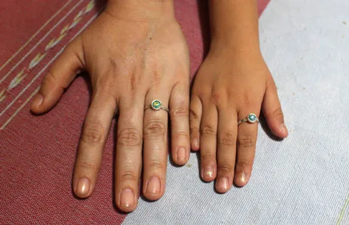 Madre e hija, anillo familiar en plata y millefiori