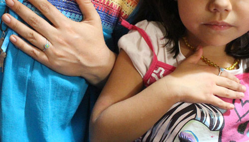 Madre e hija, anillo familiar en plata y millefiori