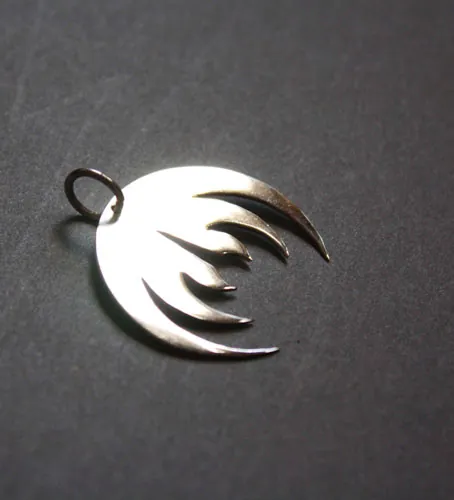 Magma, dije logotipo del grupo de rock en plata