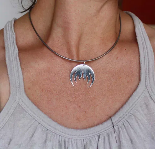 Magma, dije logotipo del grupo de rock en plata