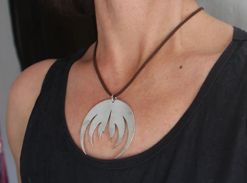 Magma deluxe, dije logo de la banda de rock en plata