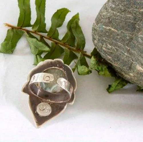 Mahila, anillo tercer ojo indio en plata y jaspe oceánico