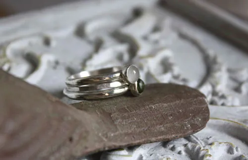 Manglar, anillo apilable en plata, peridoto y aguamarina