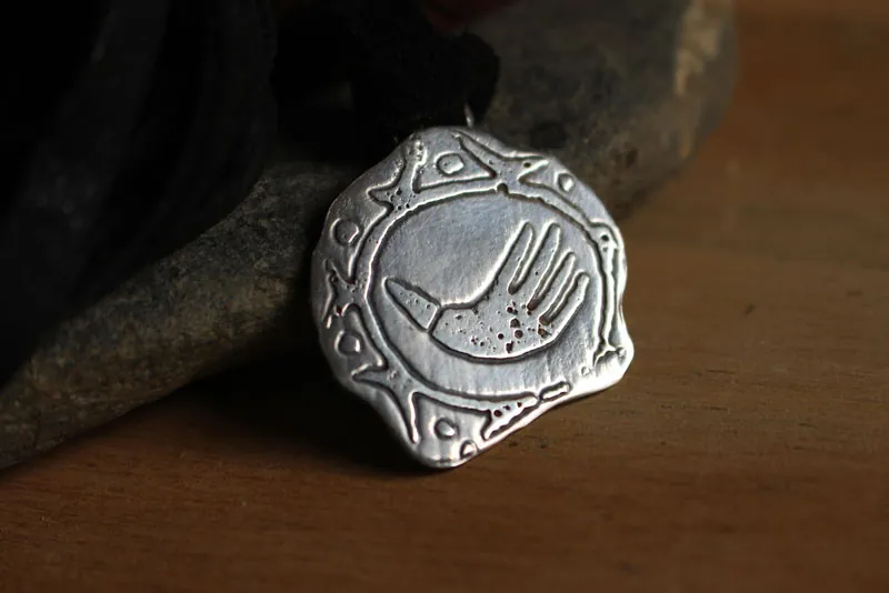 Mano olmeca, collar símbolo olmeca en plata