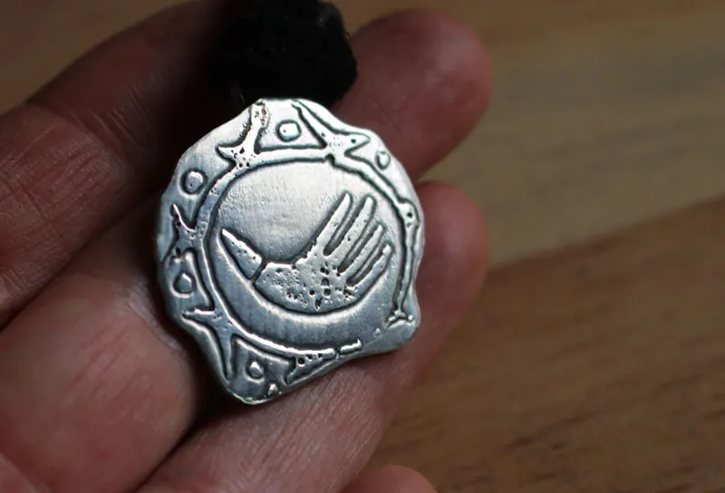 Mano olmeca, collar símbolo olmeca en plata