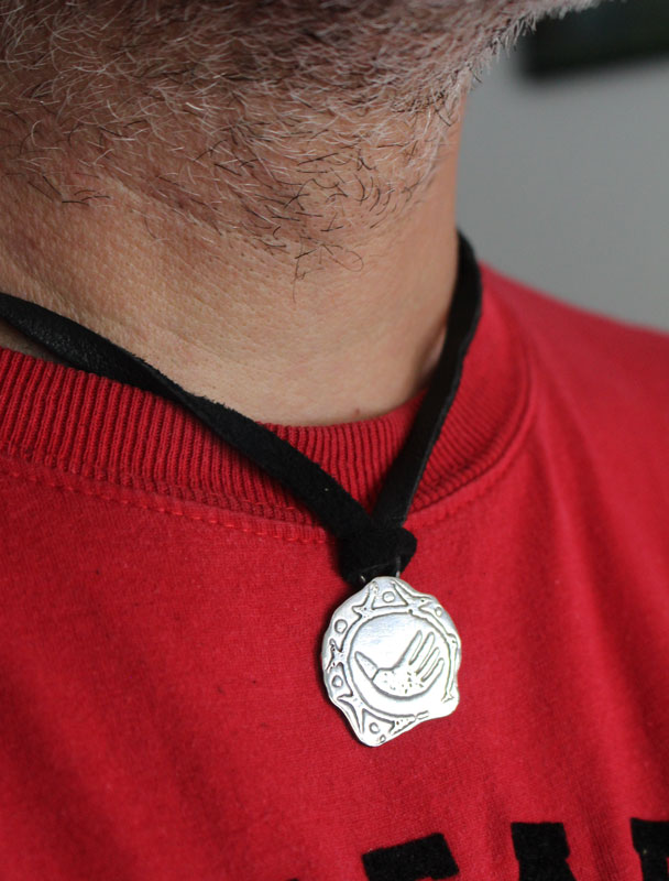 Mano olmeca, collar símbolo olmeca en plata