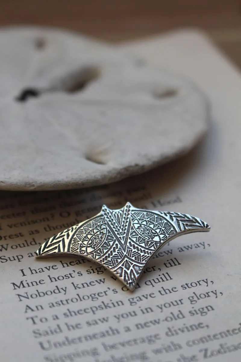 Mantarraya, collar espíritu animal polinesio en plata