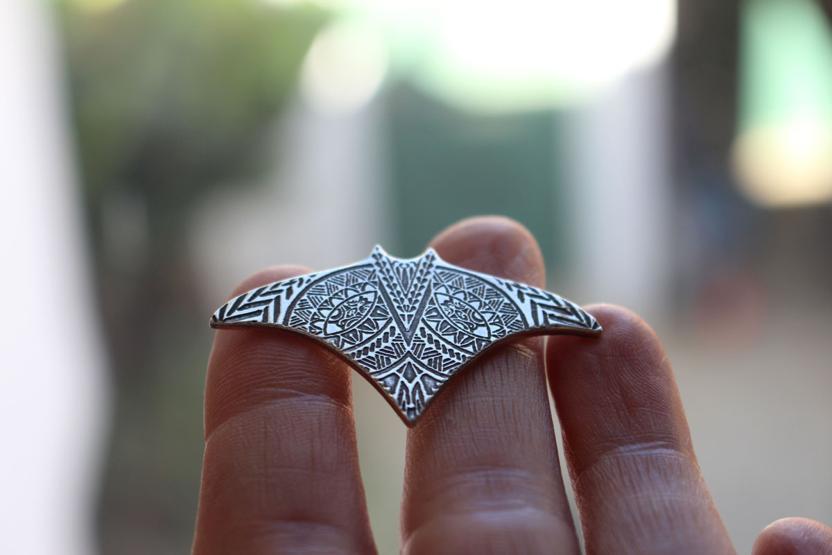 Mantarraya, collar espíritu animal polinesio en plata