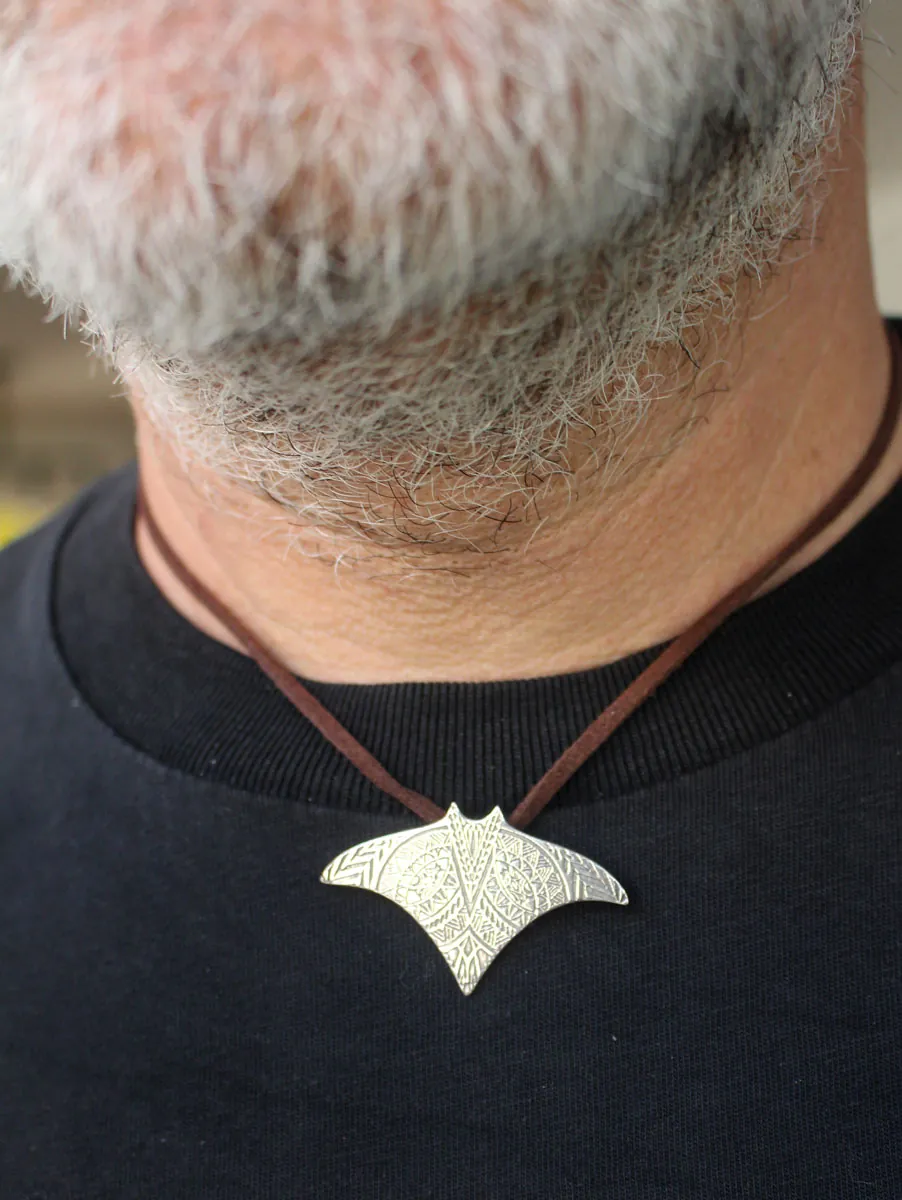 Mantarraya, collar espíritu animal polinesio en plata