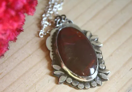 María Antonieta, collar flor barroca camafeo en plata y jaspe mookaíta