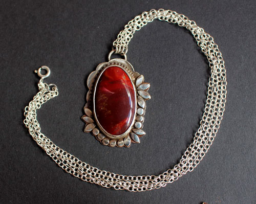 María Antonieta, collar flor barroca camafeo en plata y jaspe mookaíta