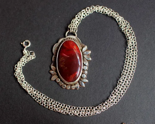 María Antonieta, collar flor barroca camafeo en plata y jaspe mookaíta