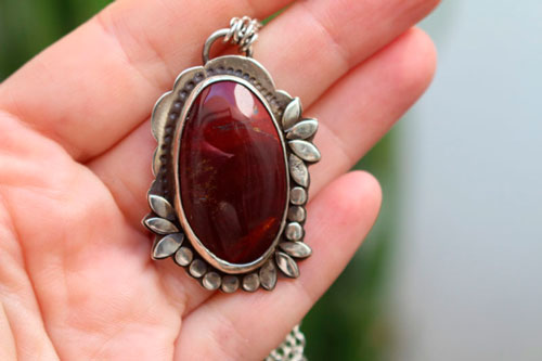 María Antonieta, collar flor barroca camafeo en plata y jaspe mookaíta