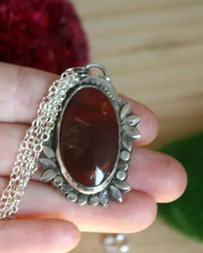 María Antonieta, collar flor barroca camafeo en plata y jaspe mookaíta