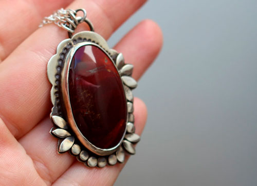 Marie-Antoinette, baroque flower cameo necklace in silver and mookaite jasper