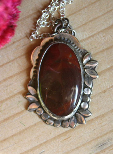 Marie-Antoinette, baroque flower cameo necklace in silver and mookaite jasper