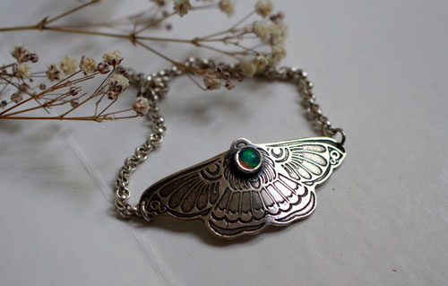 Mariposa de luna, pulsera belleza de la noche en plata y ópalo