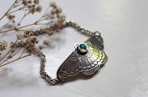 Mariposa de luna, pulsera belleza de la noche en plata y ópalo