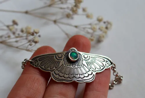 Mariposa de luna, pulsera belleza de la noche en plata y ópalo