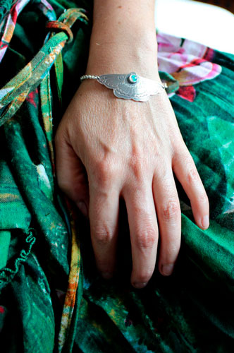 Mariposa de luna, pulsera belleza de la noche en plata y ópalo