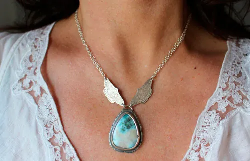 Mariposa del alma, collar guía griega en plata y larimar