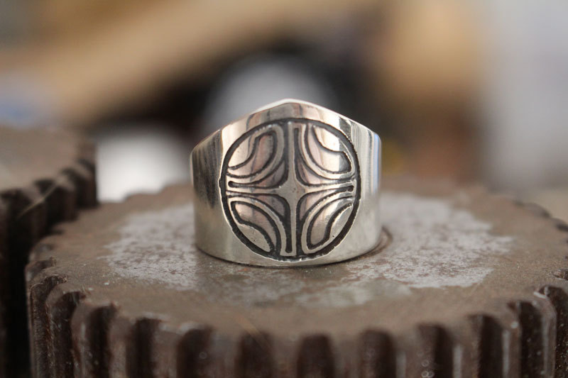 Marquesa, anillo sello cruz marquesa en plata