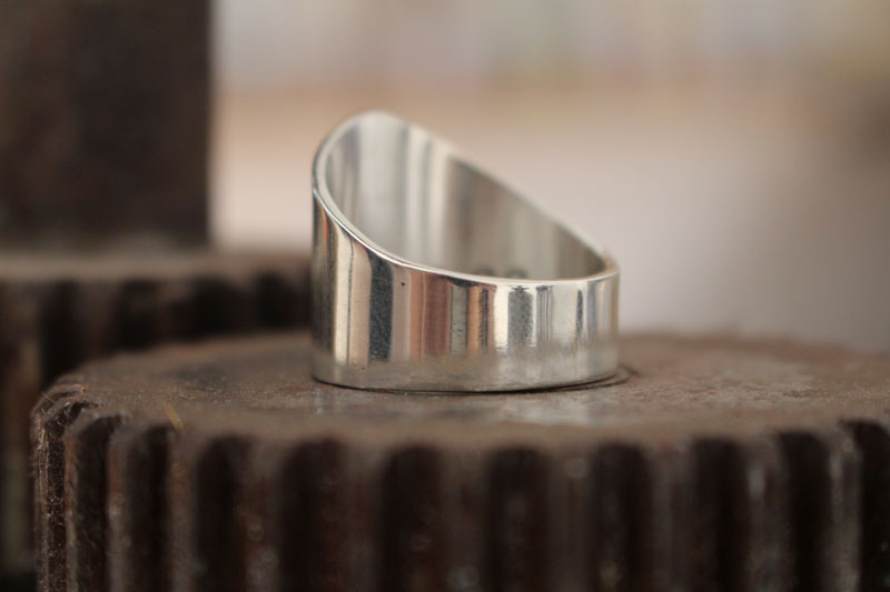 Marquesa, anillo sello cruz marquesa en plata