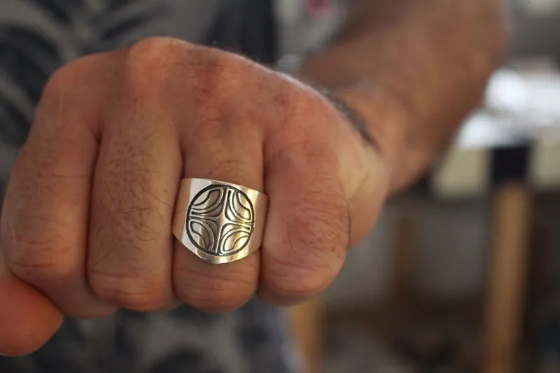 Marquesa, anillo sello cruz marquesa en plata