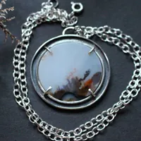 Mecido por el viento, collar paisaje meditativo en plata y ágata dendrítica