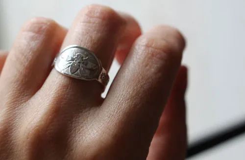 Melissa, anillo abeja en plata