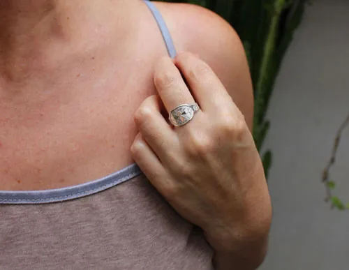 Melissa, anillo abeja en plata