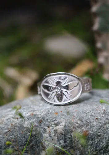 Melissa, anillo abeja en plata