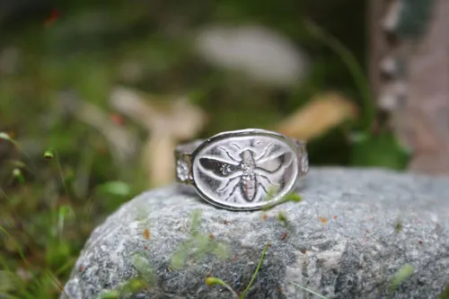 Melissa, anillo abeja en plata