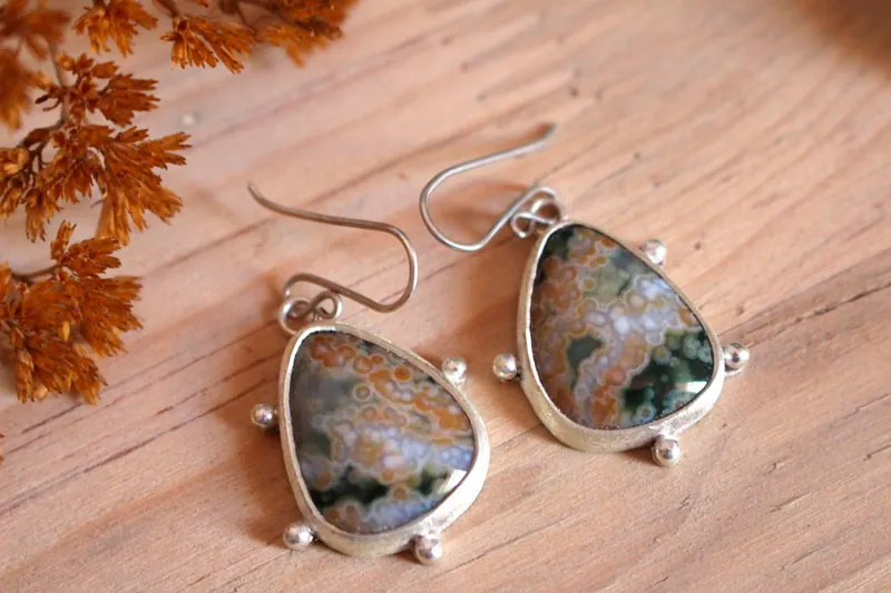 Melodía estelar, aretes bóveda celeste en plata y jaspe oceánico
