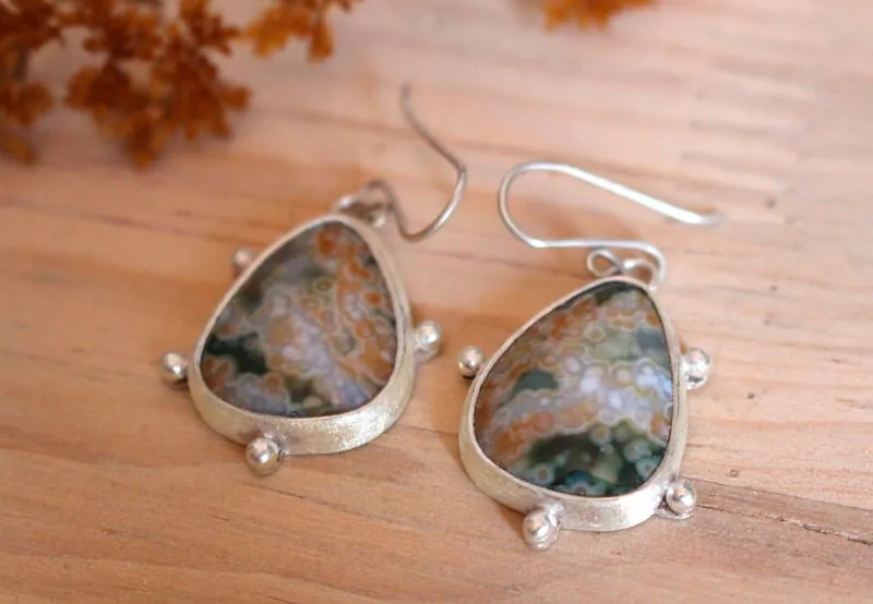 Melodía estelar, aretes bóveda celeste en plata y jaspe oceánico