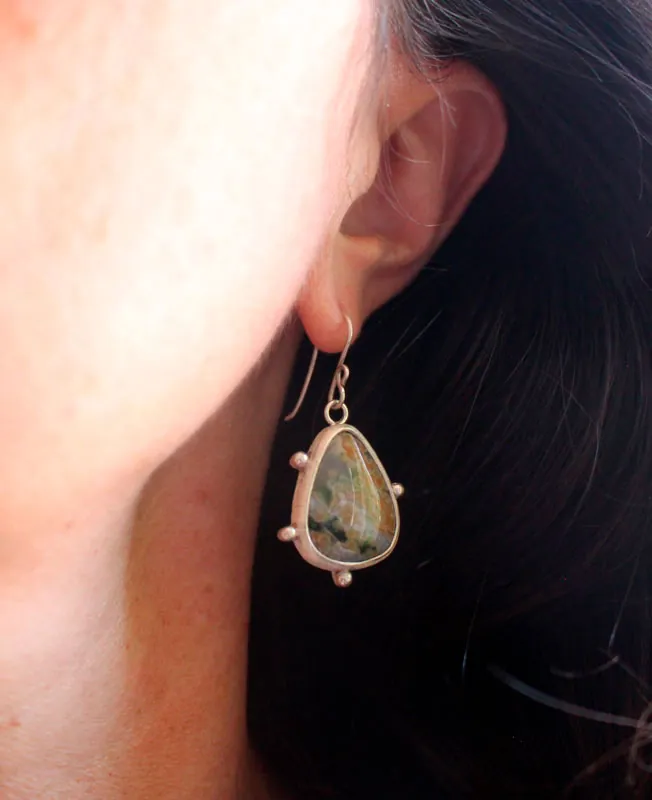 Melodía estelar, aretes bóveda celeste en plata y jaspe oceánico