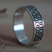 Melusina, anillo con escamas de serpiente en plata