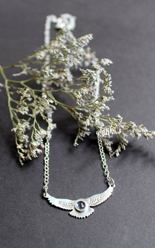 Mensajero del amanecer, collar águila nativa americana en plata y espinela