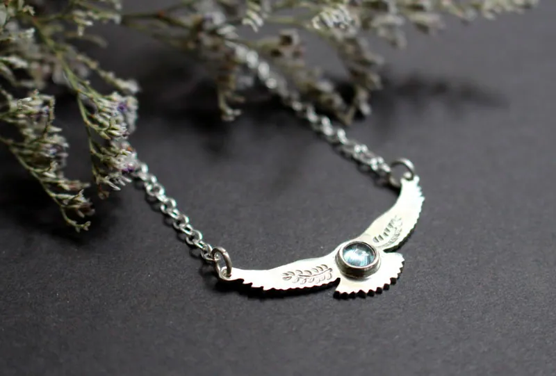 Mensajero del amanecer, collar águila nativa americana en plata y espinela